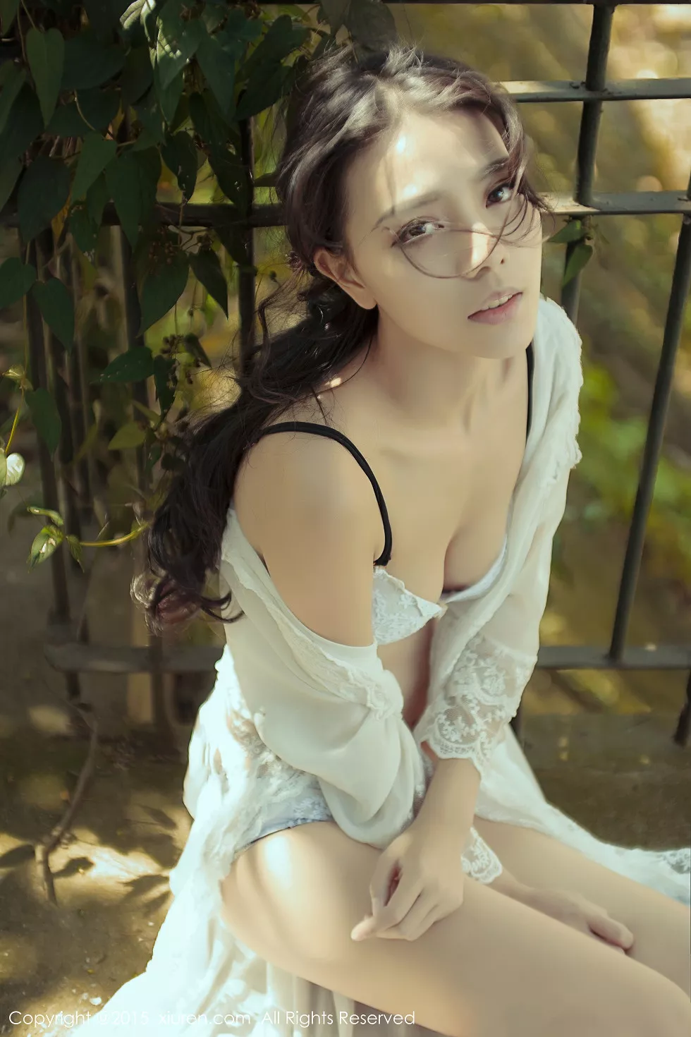 Xgyw.Org_XiuRen第297期_性感女神HONEYAL书本挡胸半裸写真秀50P