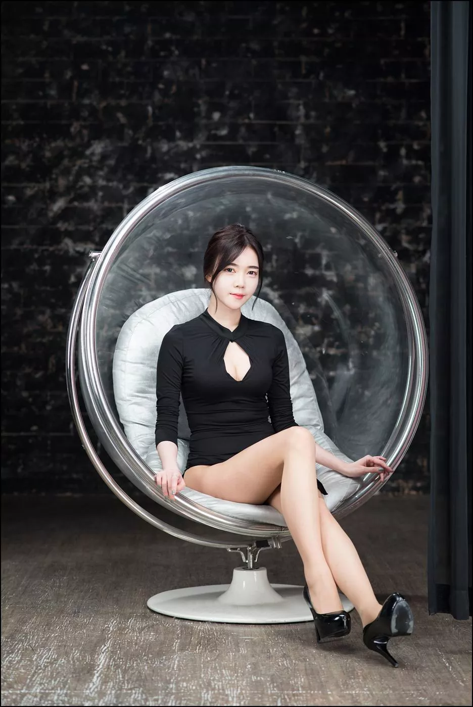 Xgyw.Org_韩国美女贾妍阳高叉黑裙露美胸性感写真11P