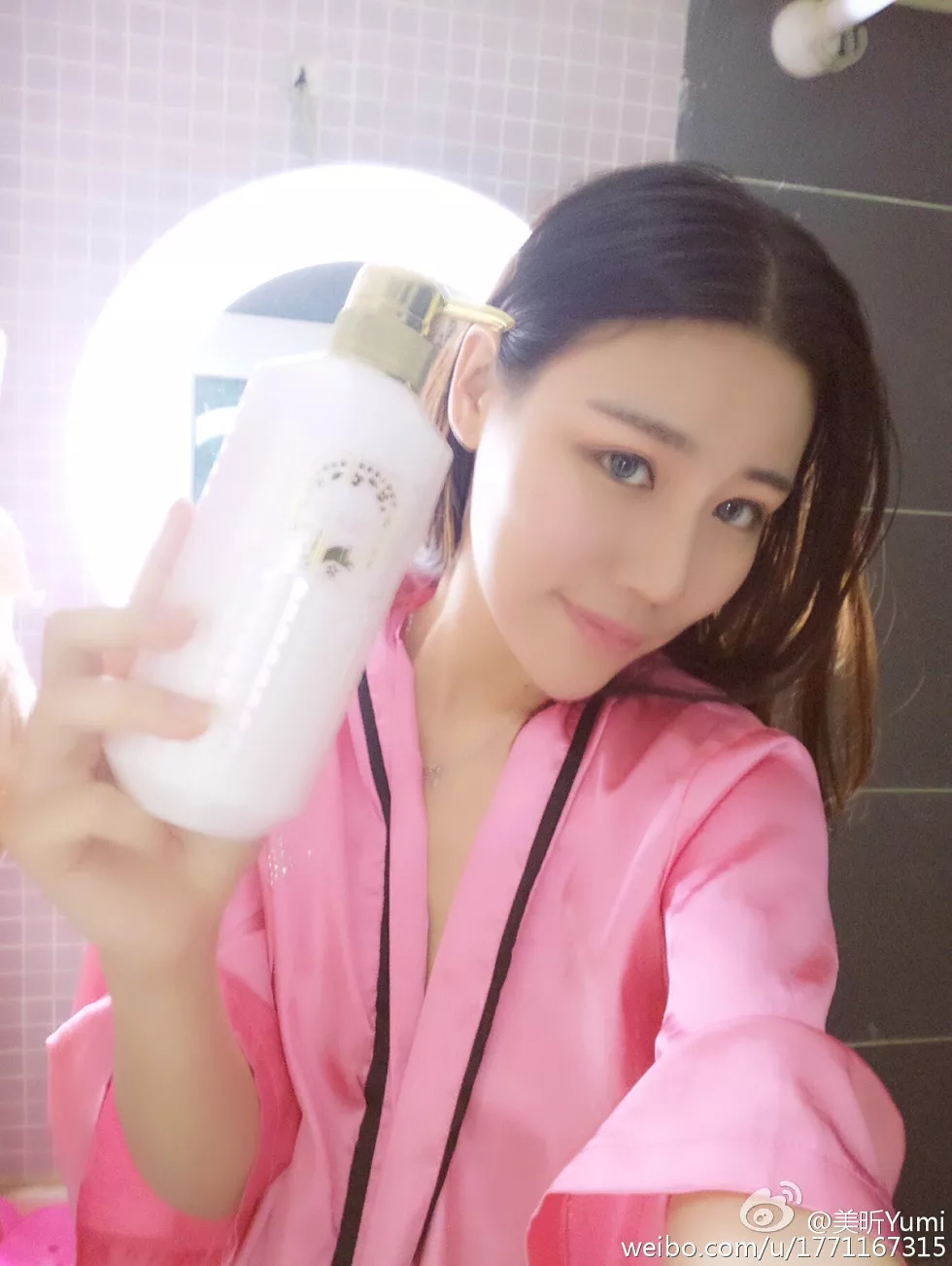 Xgyw.Org_嫩模美昕Yumi完美身材白嫩肌肤海量微博写真255P