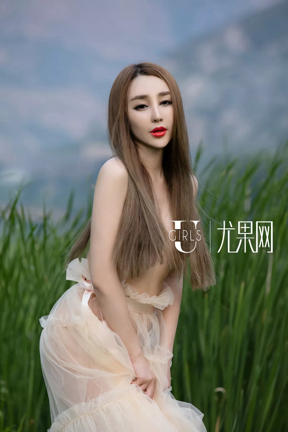 Xgyw.Org_[Ugirls尤果网]U192_靓丽嫩模溪甜户外溪水边大尺度豪乳美体撩人姿势诱惑写真65P