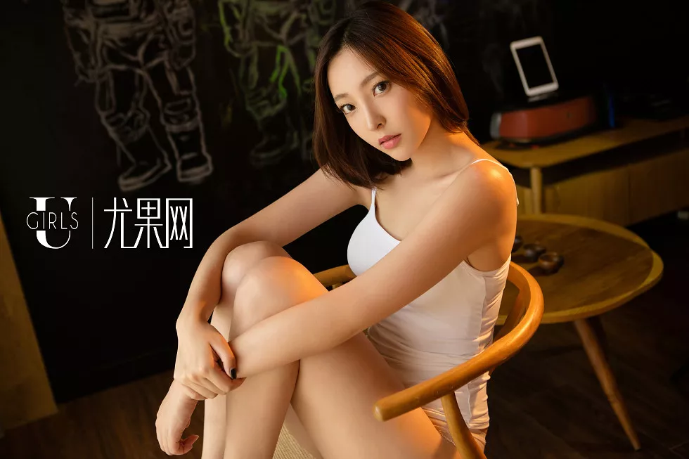 Xgyw.Org_[Ugirls尤果网]U202_嫩模文文性感内衣黑色丁字裤秀完美曲线诱惑美臀写真65P