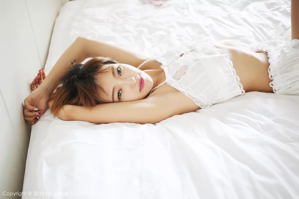 Xgyw.Org_[MyGirl美媛馆]Vol.222_嫩模冯木木LRIS白色吊带内衣脱内裤秀翘臀撩人诱惑写真45P