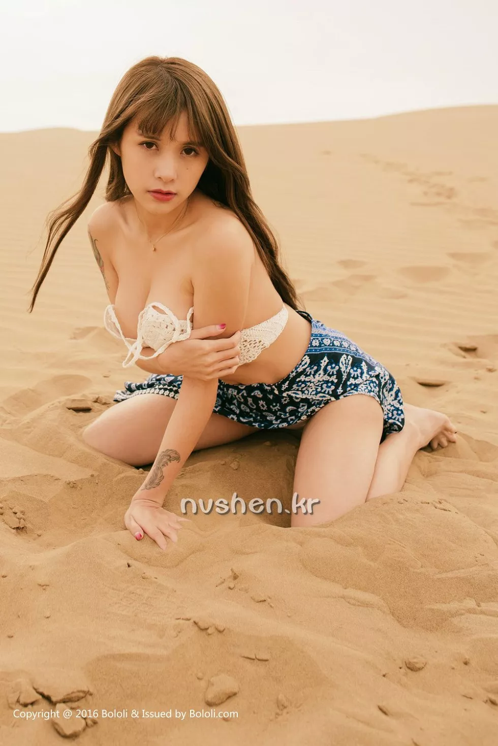 Xgyw.Org_[BoLoli波萝社新刊]Vol.011_嫩模夏美酱沙漠旅拍性感内衣傲人美胸写真40P