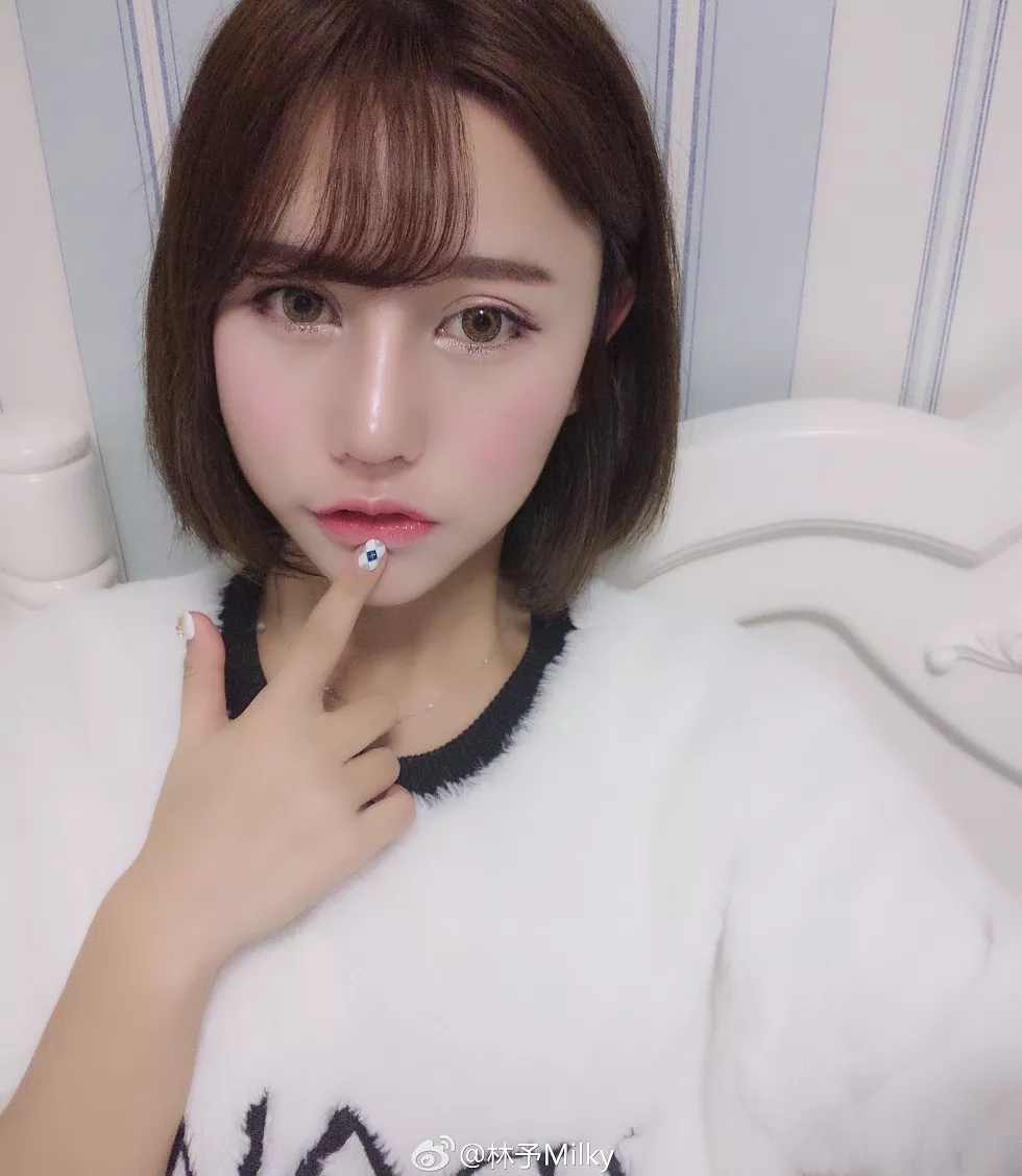 Xgyw.Org_新秀嫩模Milk楚楚海量微博性感系列写真279P