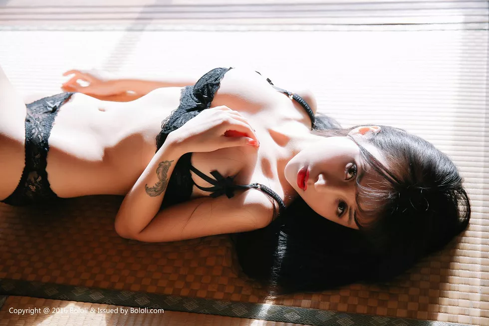 Xgyw.Org_[BoLoli波萝社新刊]Vol.037_嫩模夏美酱人妻的诱惑黑色蕾丝情趣内衣完美诱惑写真40P