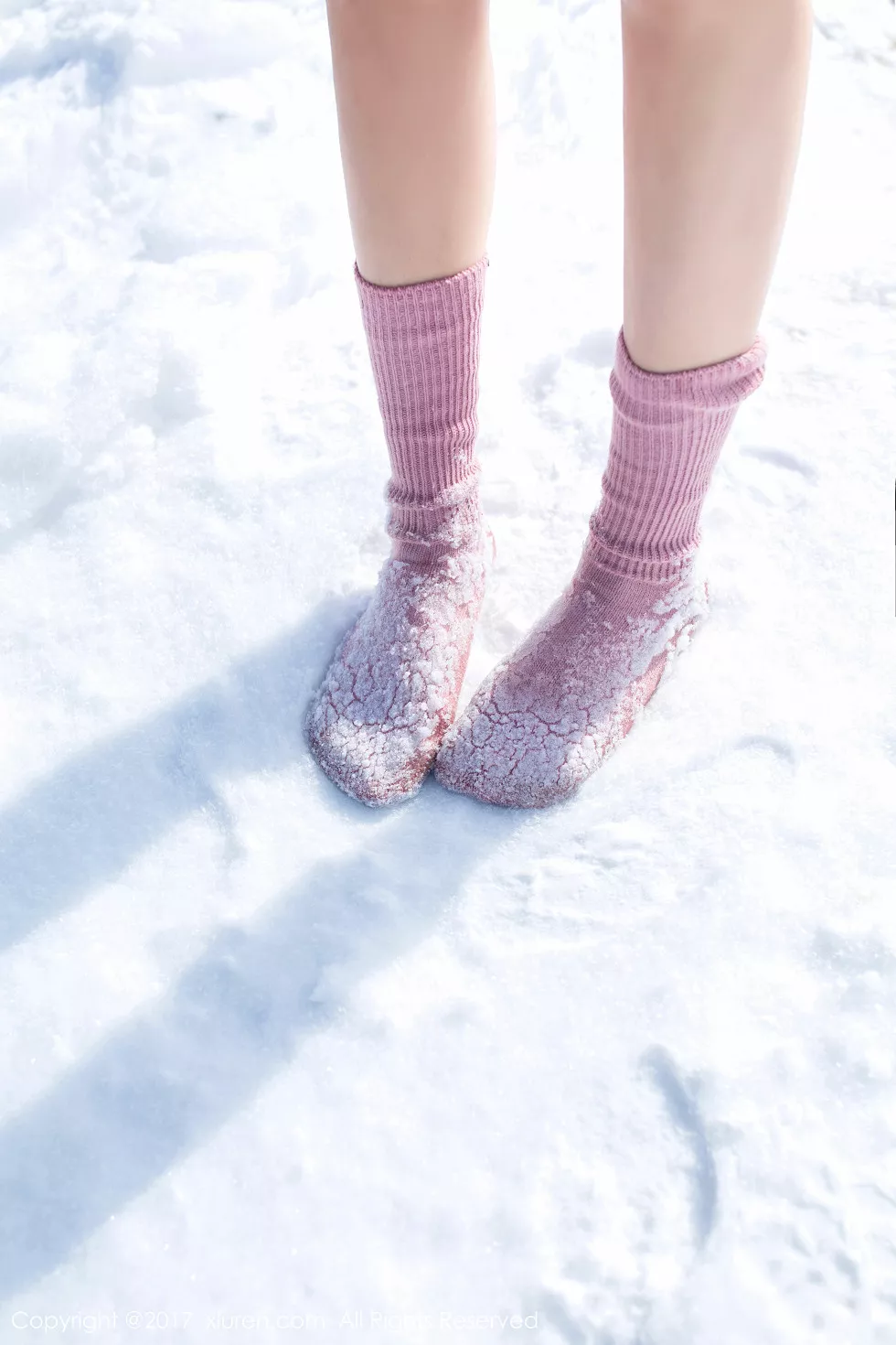 Xgyw.Org_XiuRen第720期_嫩模兜豆靓Youlina冰天雪地里黑色蕾丝内裤冰冷诱惑写真51P