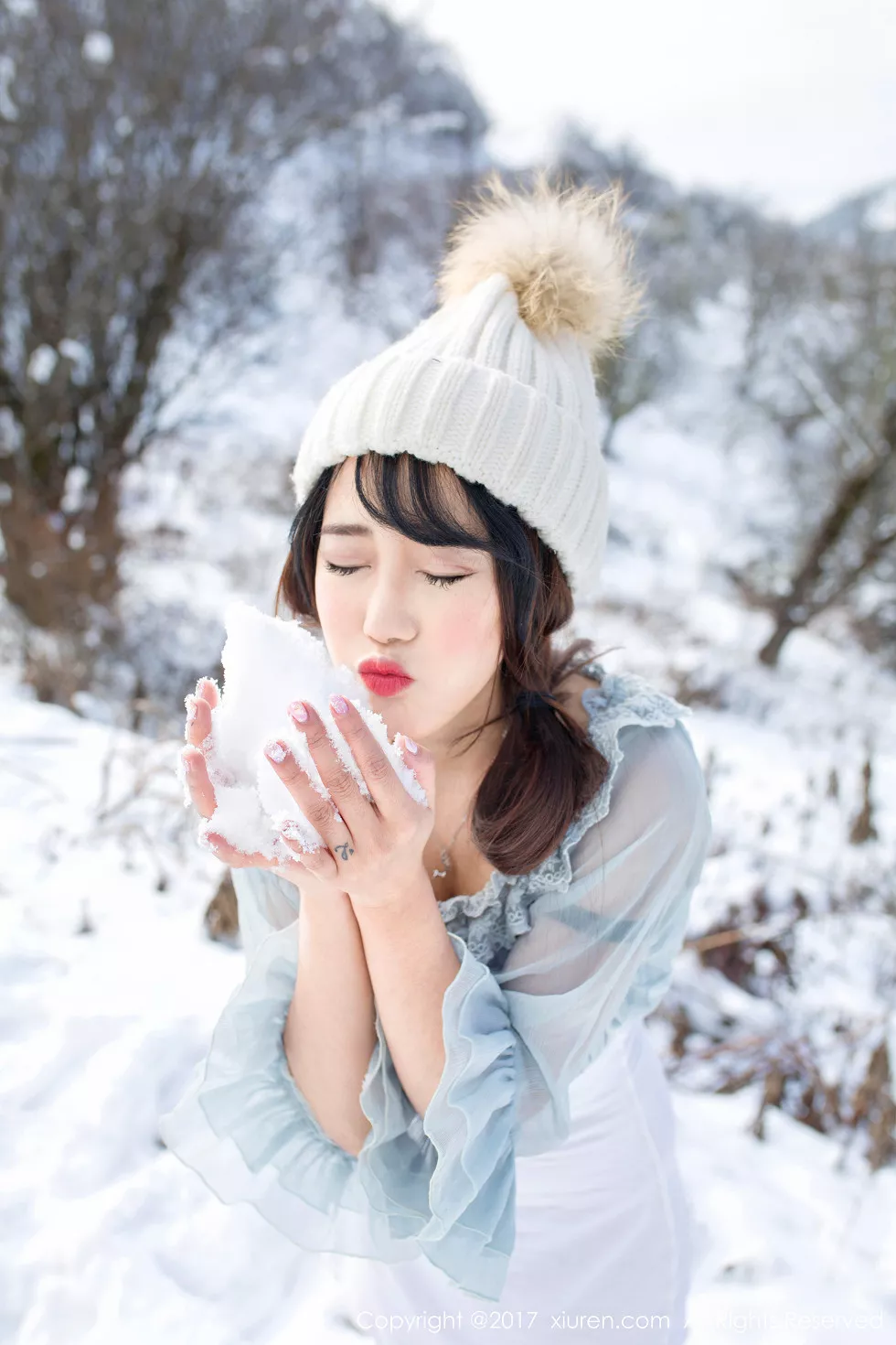 Xgyw.Org_XiuRen第720期_嫩模兜豆靓Youlina冰天雪地里黑色蕾丝内裤冰冷诱惑写真51P