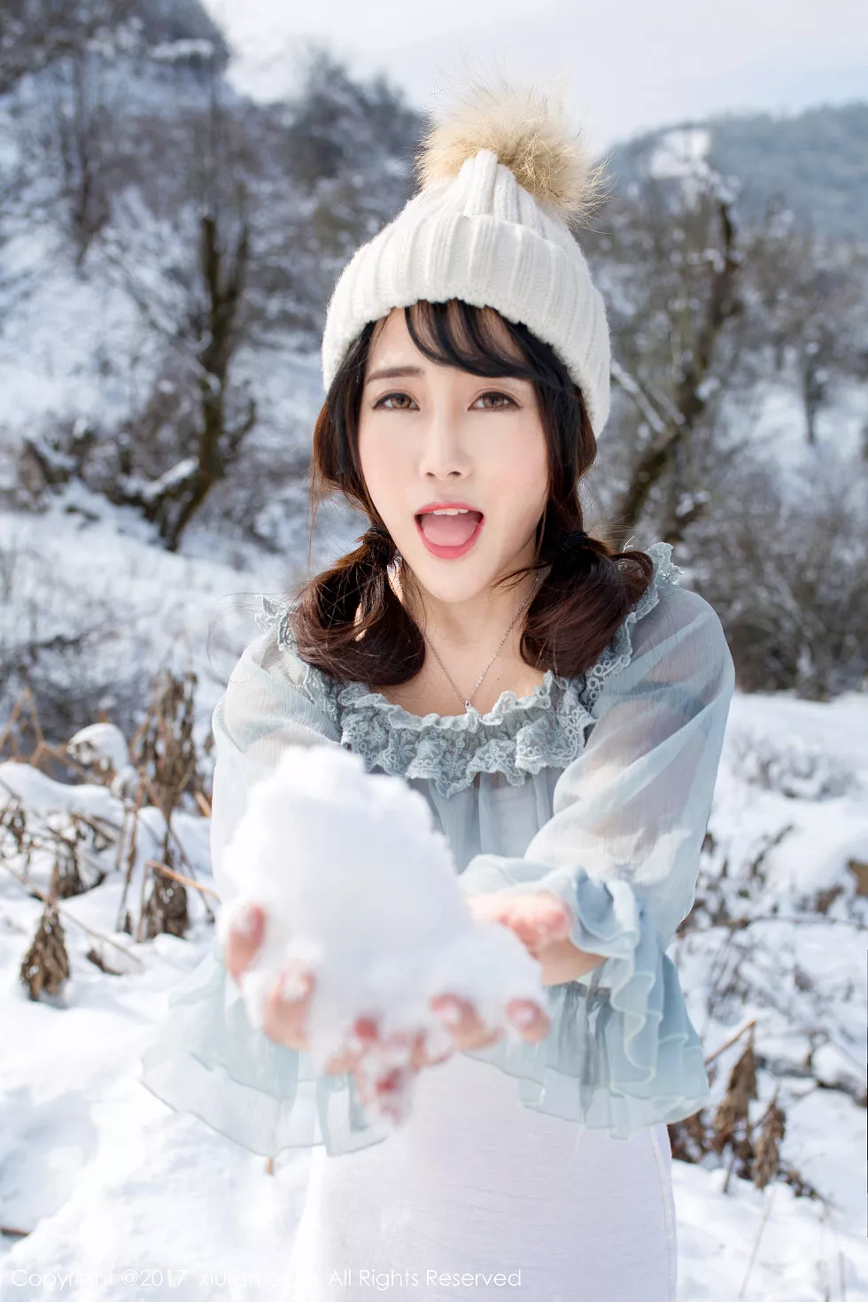Xgyw.Org_XiuRen第720期_嫩模兜豆靓Youlina冰天雪地里黑色蕾丝内裤冰冷诱惑写真51P