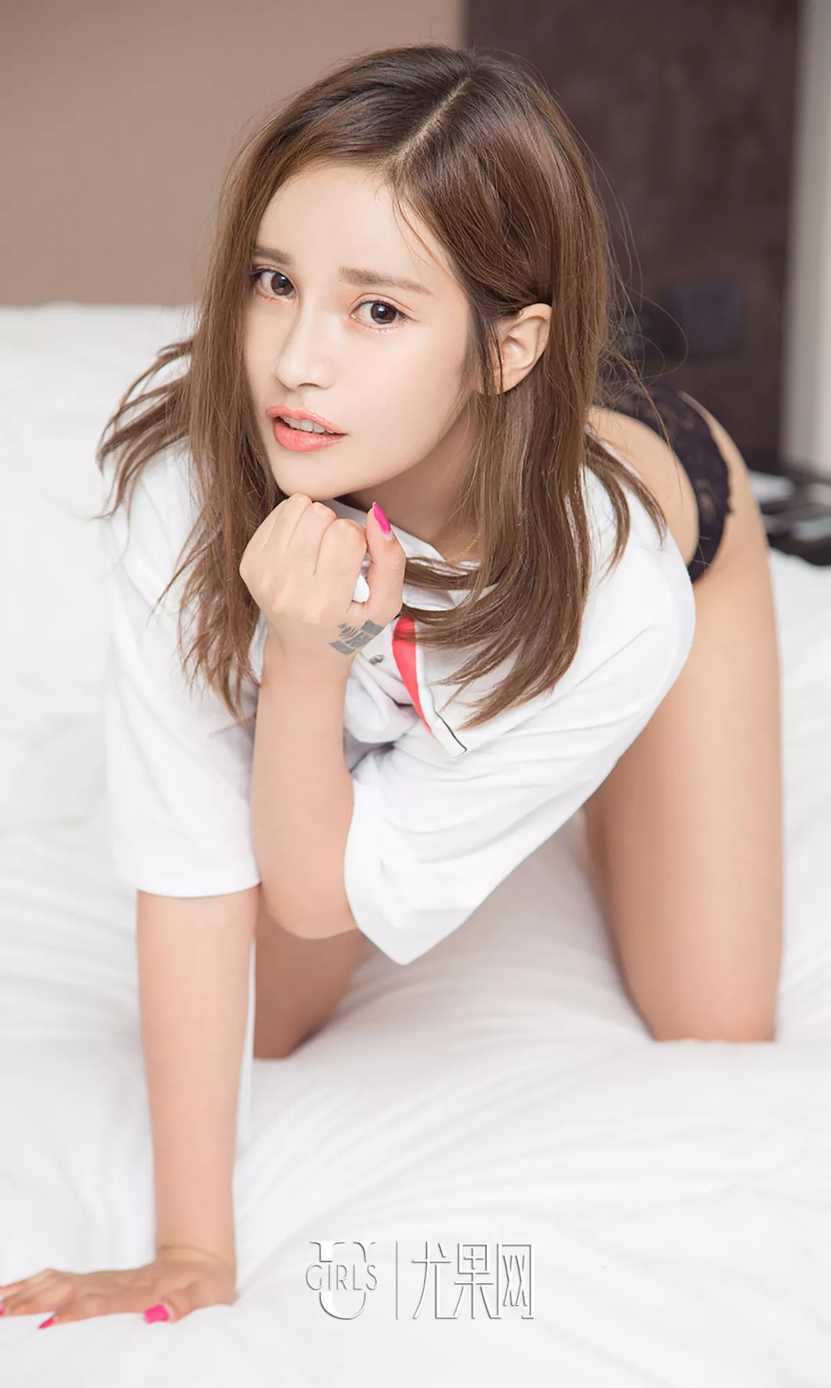 Xgyw.Org_[Ugirls爱尤物]No.793_嫩模娜木汗低胸吊带蕾丝秀傲人豪乳魔鬼身材撩人诱惑写真40P