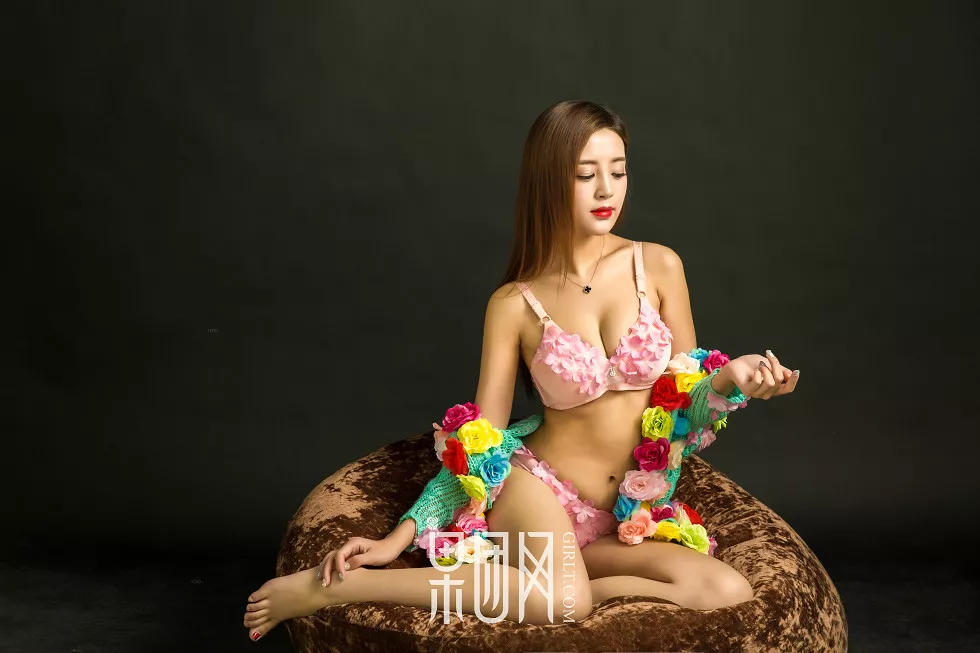 Xgyw.Org_[GIRLT果团网]NO.051_温柔少女花朵儿外衣粉红比基尼秀完美身材性感迷人写真49P