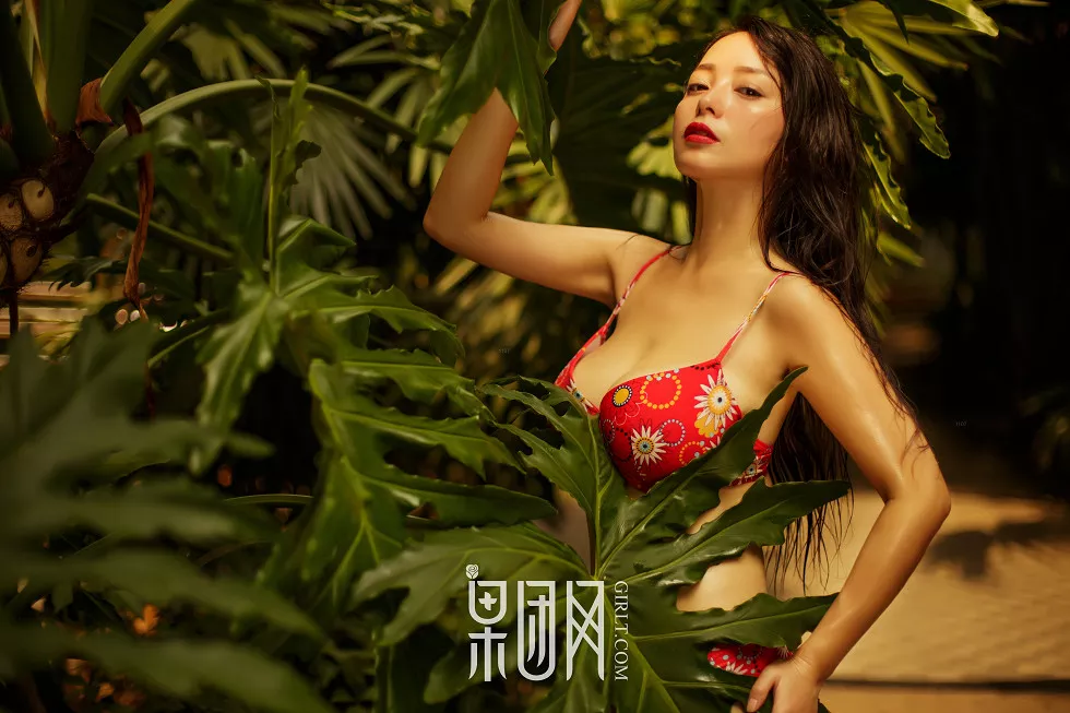 Xgyw.Org_[GIRLT果团网]NO.074_嫩模红霓裳超透红纱衣秀黑色内衣完美身材浴缸里湿身诱惑写真46P