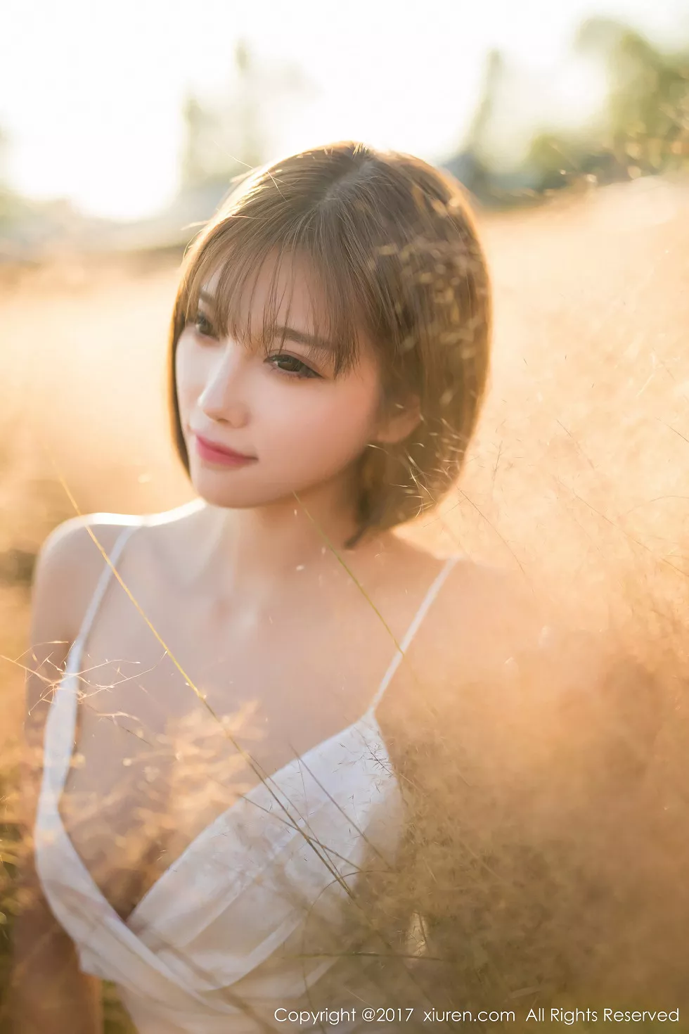 Xgyw.Org_XiuRen第847期_甜美女神杨晨晨户外花丛中白色蕾丝内衣秀完美身材写真50P