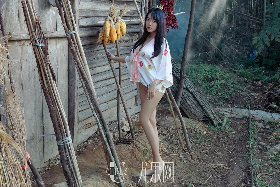 Xgyw.Org_[Ugirls尤果网]U318_嫩模何嘉颖户外真空睡衣+透视薄纱秀傲人美乳完美诱惑写真65P