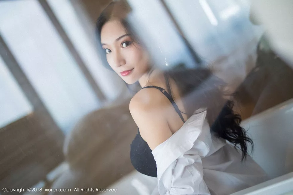 Xgyw.Org_XiuRen第893期_嫩模小狐狸Sica性感黑色女仆装+浴室透视内衣诱惑写真45P