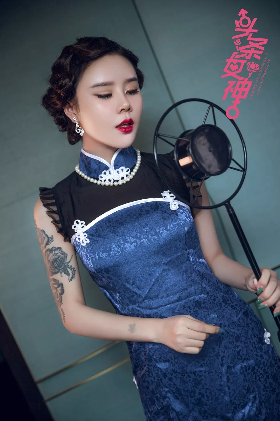 Xgyw.Org_[Toutiao头条女神]No.554_嫩模爱丽莎夜上海吊带黑丝系列撩人姿势秀翘臀诱惑写真25P