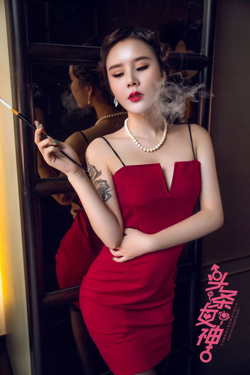 Xgyw.Org_[Toutiao头条女神]No.554_嫩模爱丽莎夜上海吊带黑丝系列撩人姿势秀翘臀诱惑写真25P
