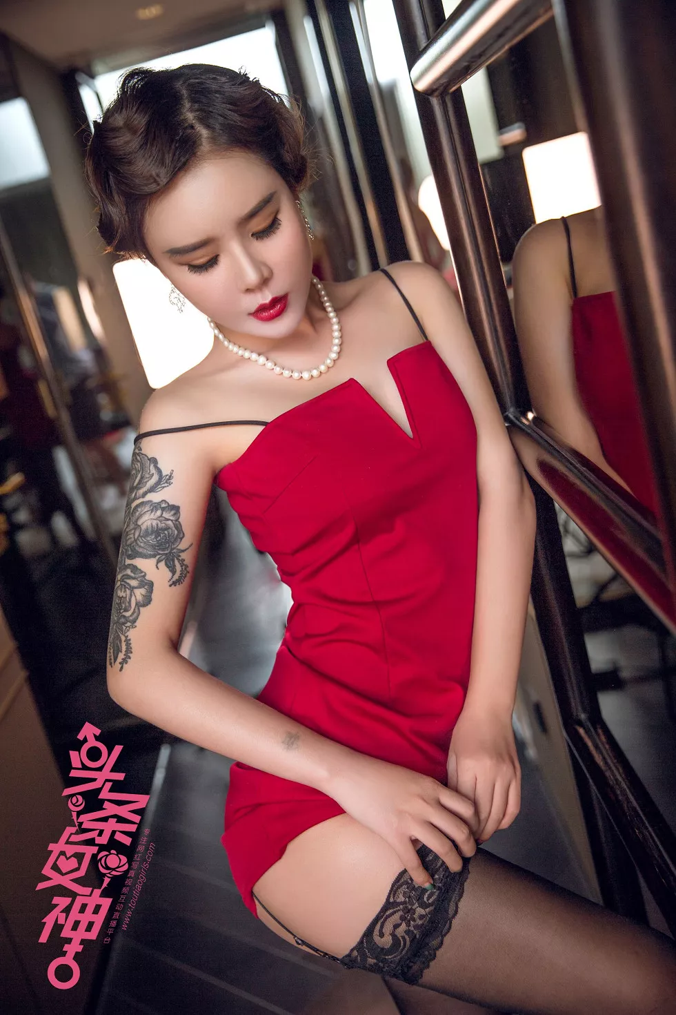 Xgyw.Org_[Toutiao头条女神]No.554_嫩模爱丽莎夜上海吊带黑丝系列撩人姿势秀翘臀诱惑写真25P