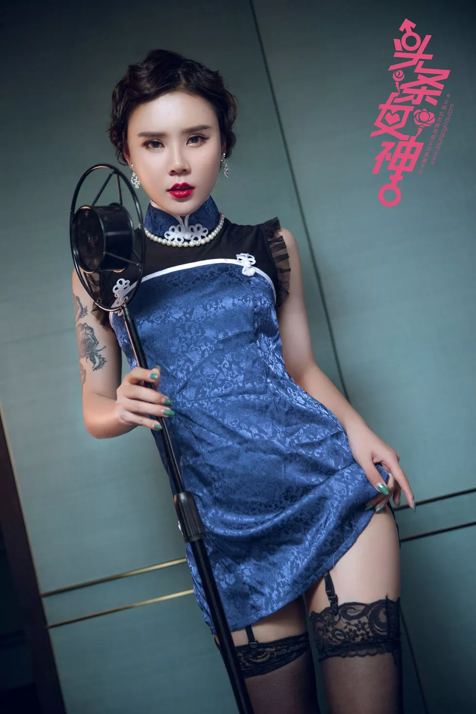 Xgyw.Org_[Toutiao头条女神]No.554_嫩模爱丽莎夜上海吊带黑丝系列撩人姿势秀翘臀诱惑写真25P