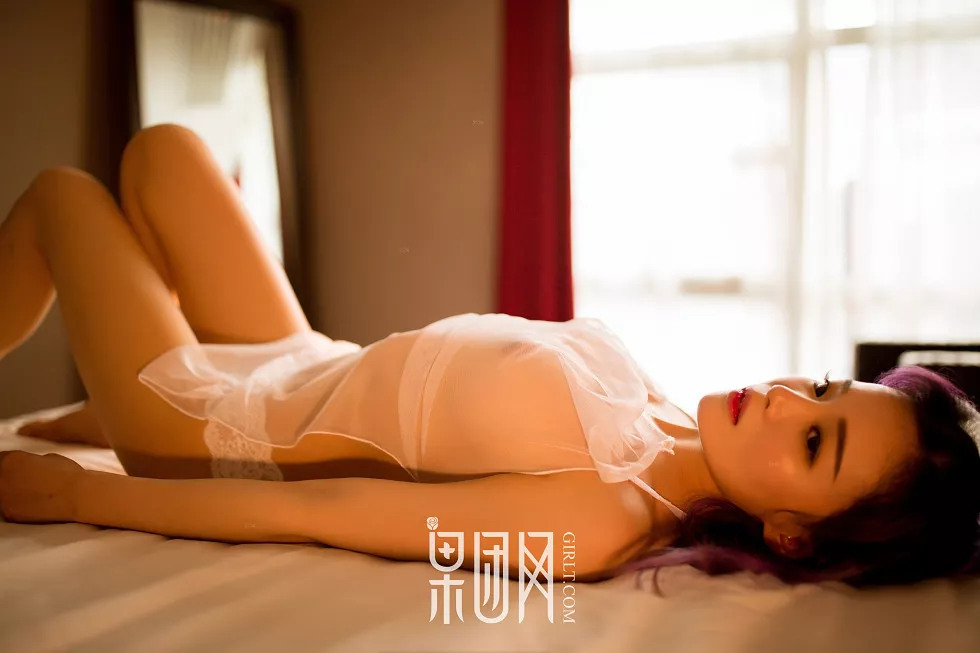 Xgyw.Org_[GIRLT果团网]熊川纪信No.003_紫发豪乳妹半截真空上衣配白色蕾丝内裤翘臀诱惑写真56P