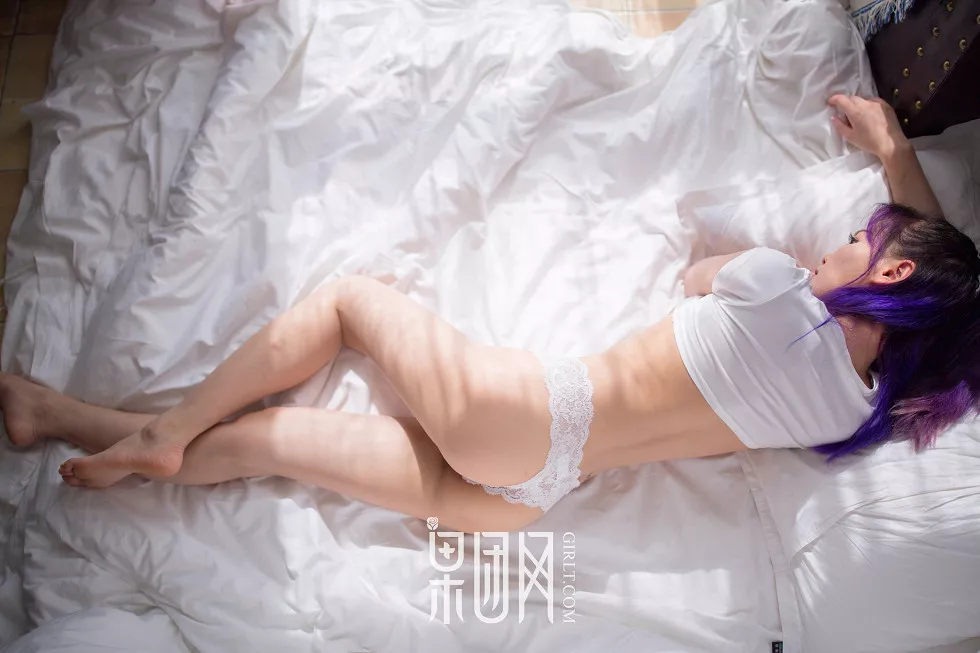 Xgyw.Org_[GIRLT果团网]熊川纪信No.003_紫发豪乳妹半截真空上衣配白色蕾丝内裤翘臀诱惑写真56P