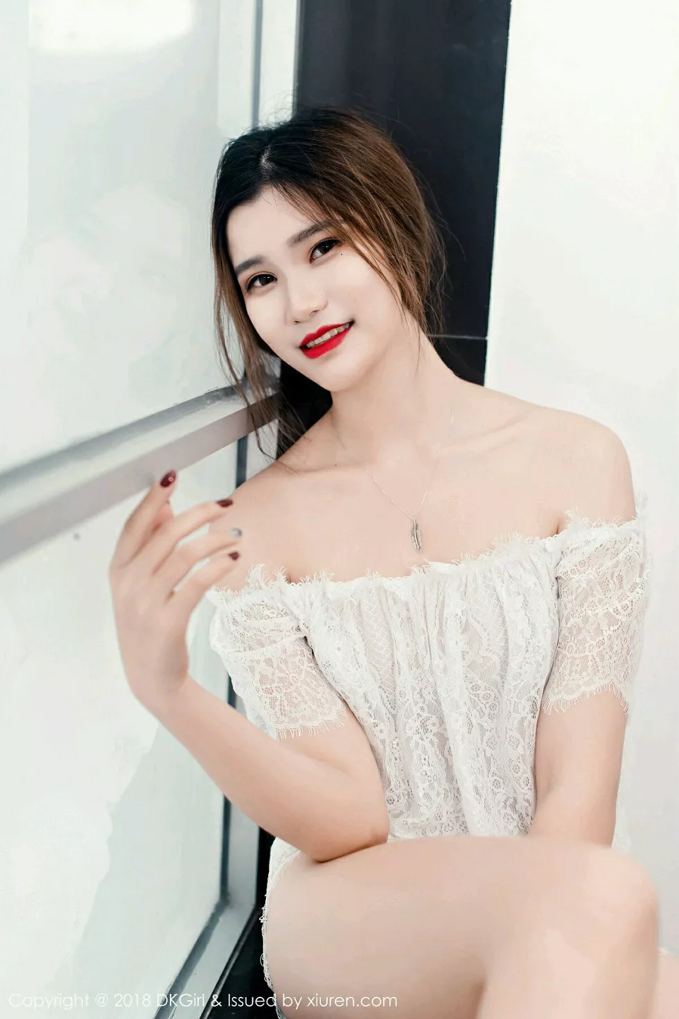 Xgyw.Org_[DKGirl御女郎]Vol.062_嫩模Ting婷婷居家白色蕾丝薄纱全脱秀豪乳双手遮点诱惑写真53P