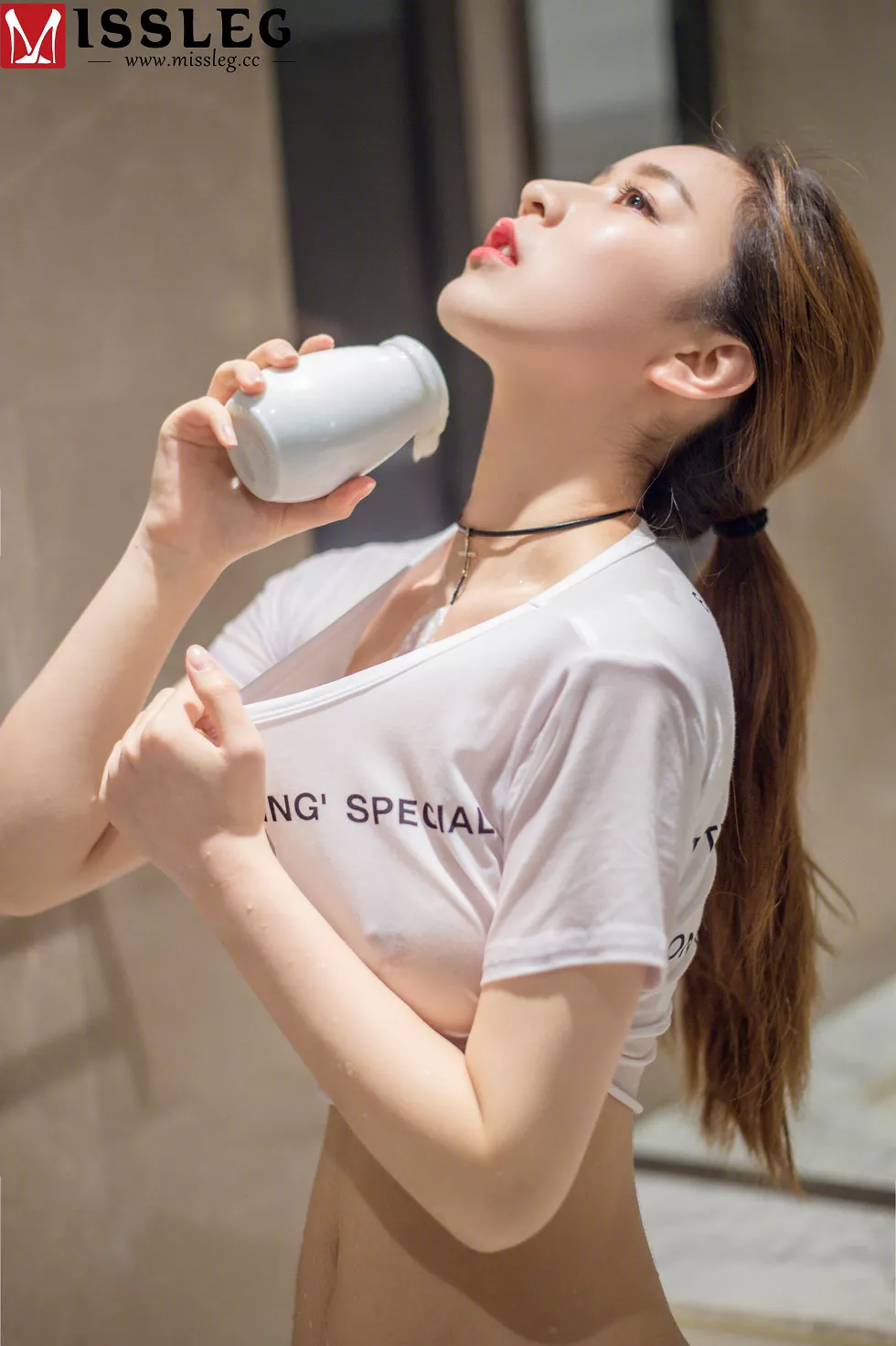 Xgyw.Org_[MissLeg蜜丝]钻石版NO.N009_嫩模乔依琳浴室里连体白丝无内肉丝裤袜湿身诱惑写真60P