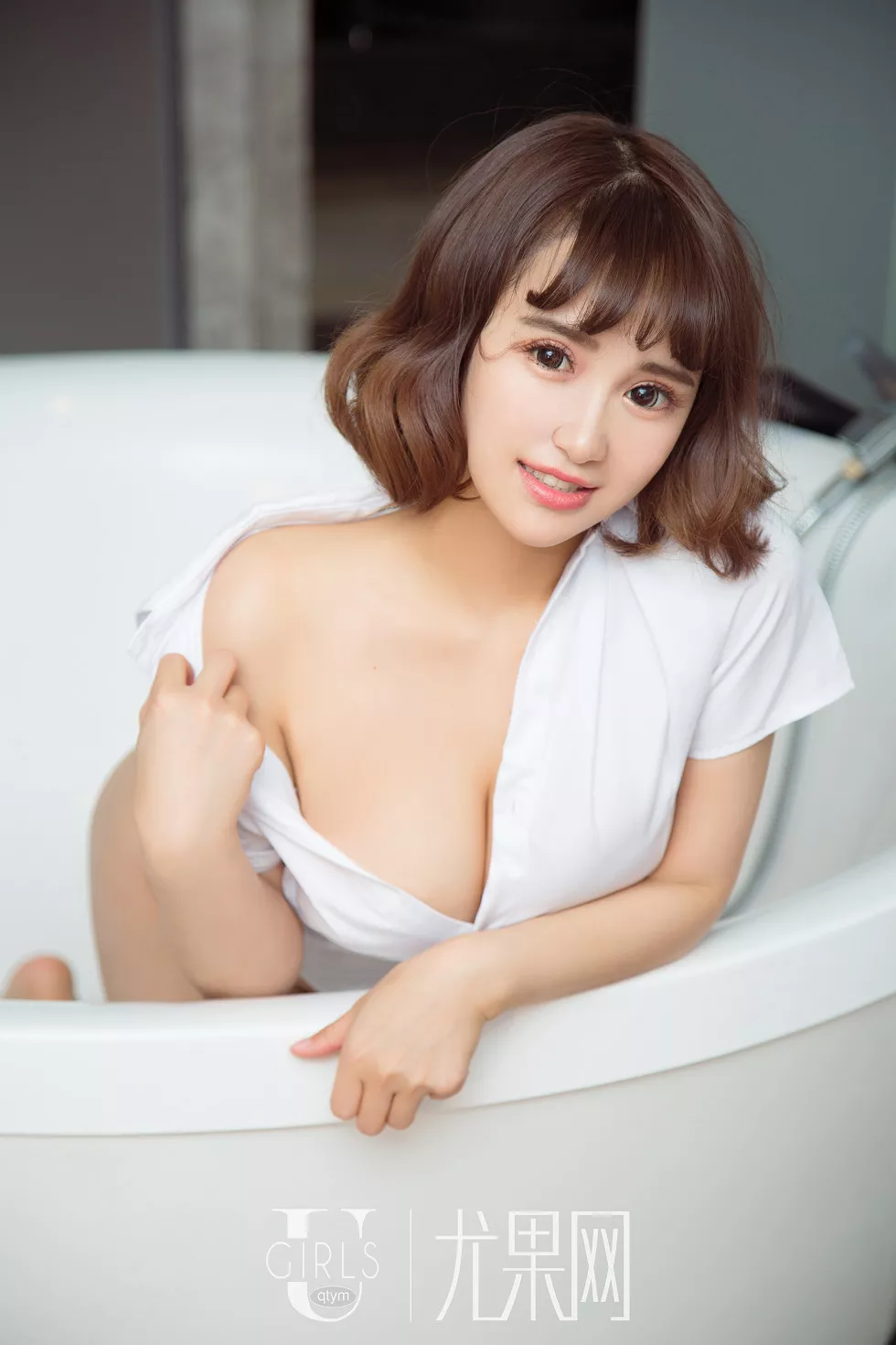 Xgyw.Org_[Ugirls尤果网]U361_嫩模李焱居家黑色吊带内衣+性感白衬衣秀完美身材爆乳诱惑写真64P