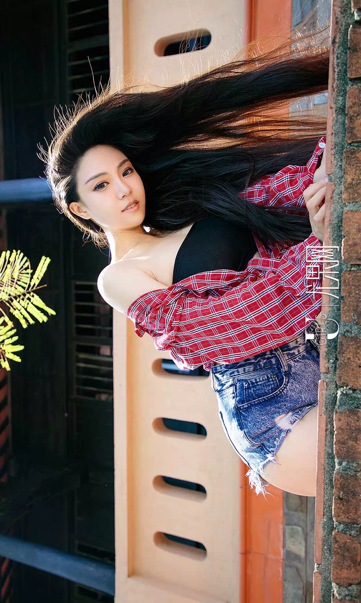 Xgyw.Org_[Ugirls爱尤物]No.1234_嫩模许文婷沙滩边黑色三点式比基尼秀完美身材诱惑写真35P