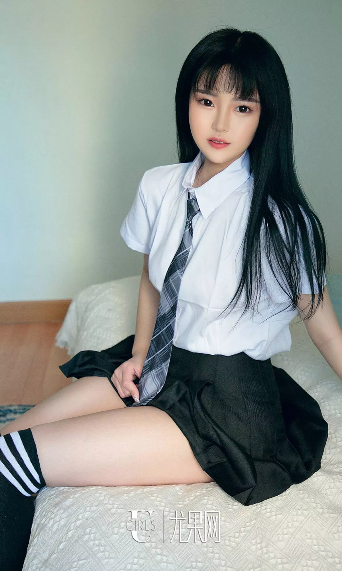 Xgyw.Org_[Ugirls爱尤物]No.1323_嫩模桃子私房美少女粉色低胸裙+吊带连身衣秀美乳诱惑写真35P