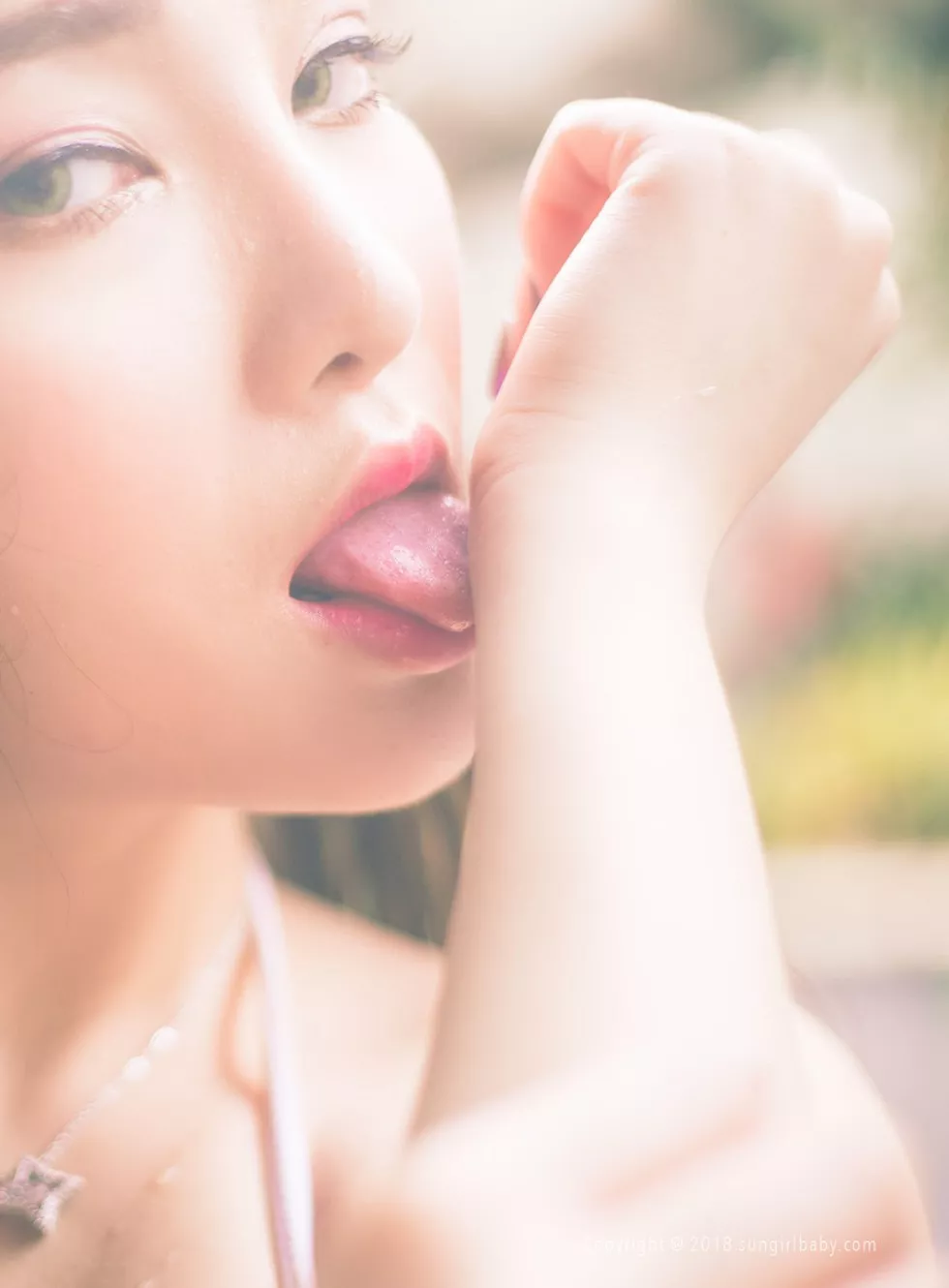 Xgyw.Org_[SunGirl阳光宝贝]NO.004_嫩模梓薰泳池里性感粉色比基尼秀完美身材妩媚眼神诱惑写真33P