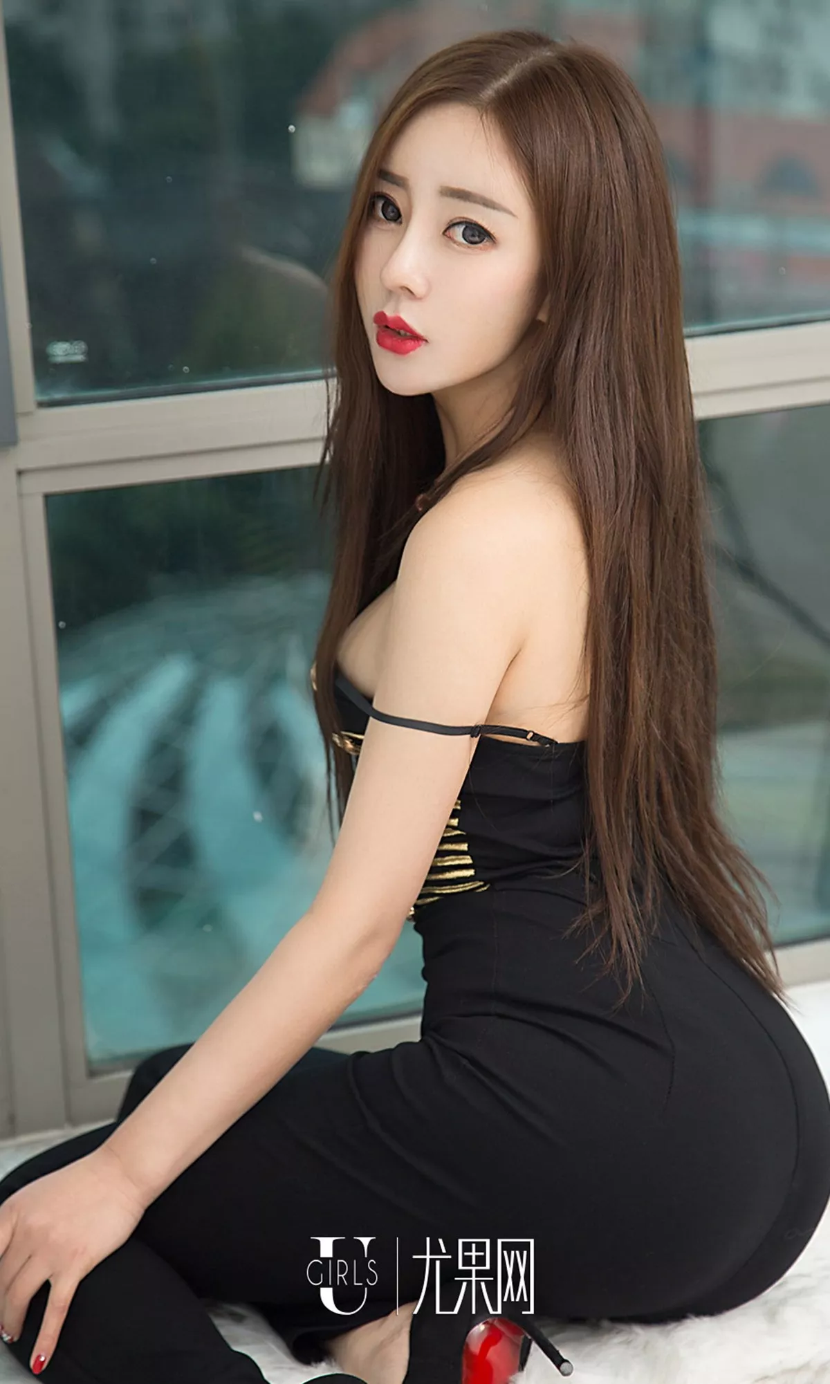 Xgyw.Org_[Ugirls爱尤物]No.1399_嫩模吴美溪私房黑色开档黑丝渔网秀完美身材火辣诱惑写真35P