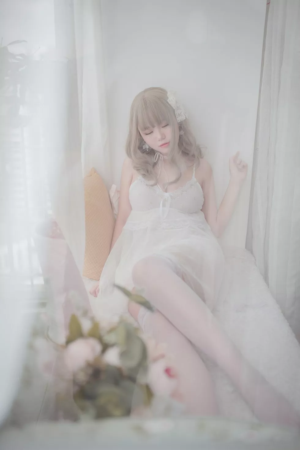 Xgyw.Org_[Cosplay精选]Yoko宅夏Cos私房白色丝质连衣裙透视秀豪乳极致诱惑写真26P