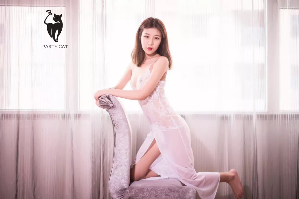 Xgyw.Org_[PartyCat轰趴猫]No.026_秀发美少女私房红色蕾丝内衣+白色蕾丝透视露美乳诱惑写真37P