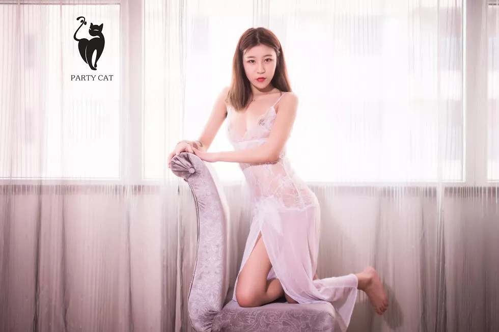 Xgyw.Org_[PartyCat轰趴猫]No.026_秀发美少女私房红色蕾丝内衣+白色蕾丝透视露美乳诱惑写真37P