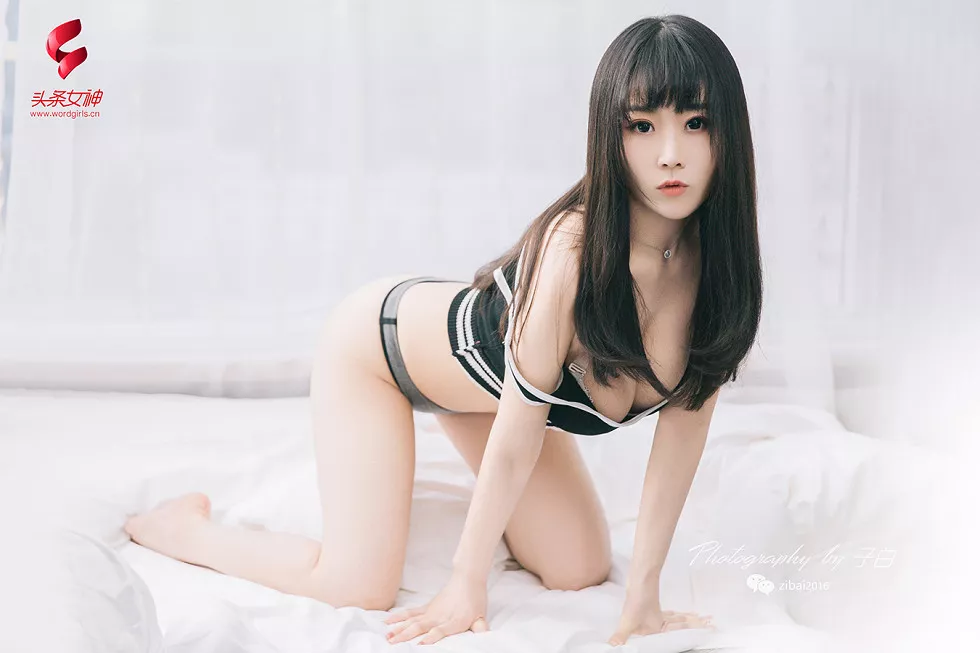 Xgyw.Org_[Toutiao头条女神]No.726_嫩模糖糖私房床上性感内衣配丁字裤半脱撩人诱惑写真14P