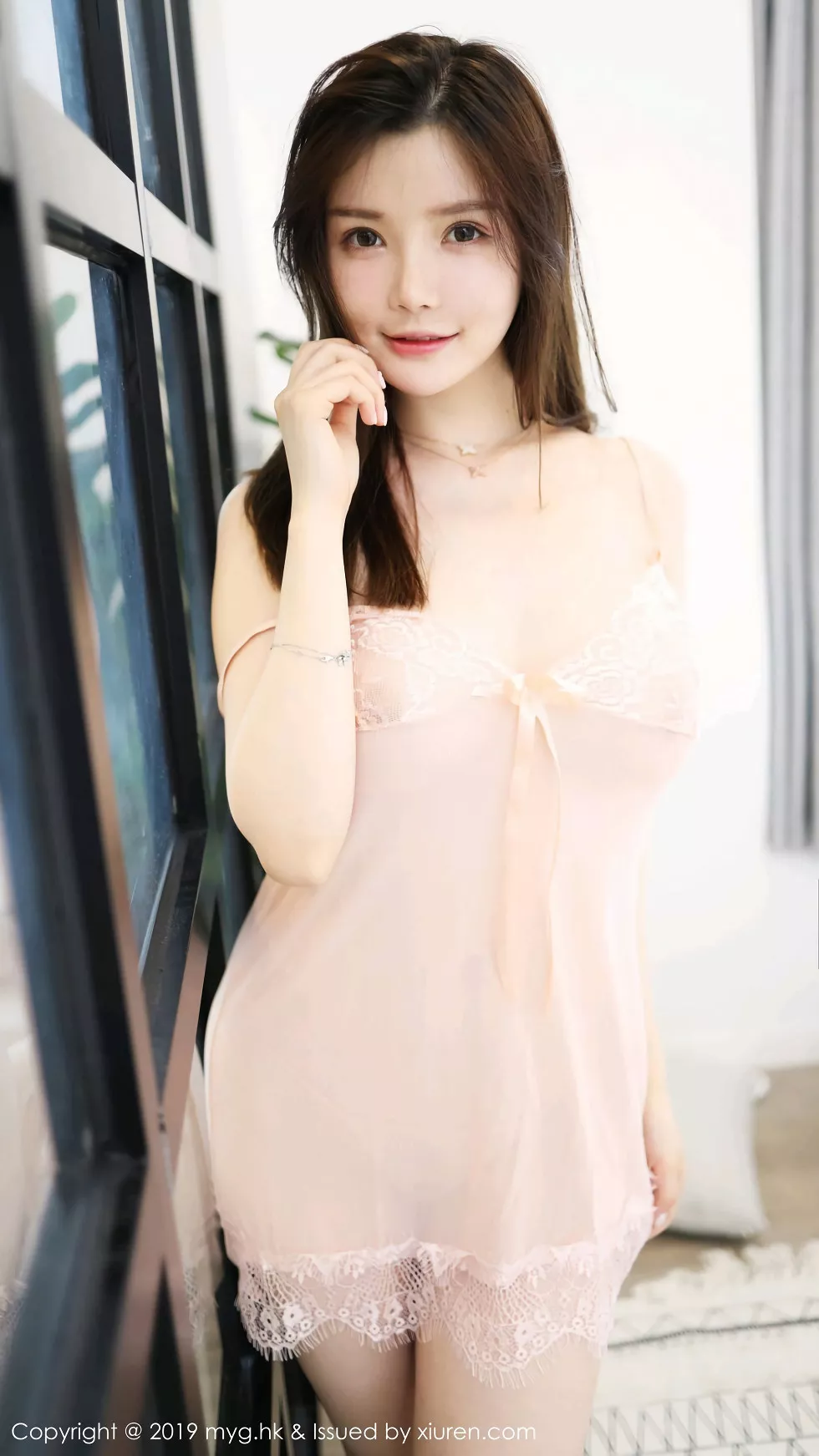 Xgyw.Org_[MyGirl美媛馆]Vol.378_巨乳妹子糯美子Mini私房粉色清透内衣秀火辣身材诱惑写真60P
