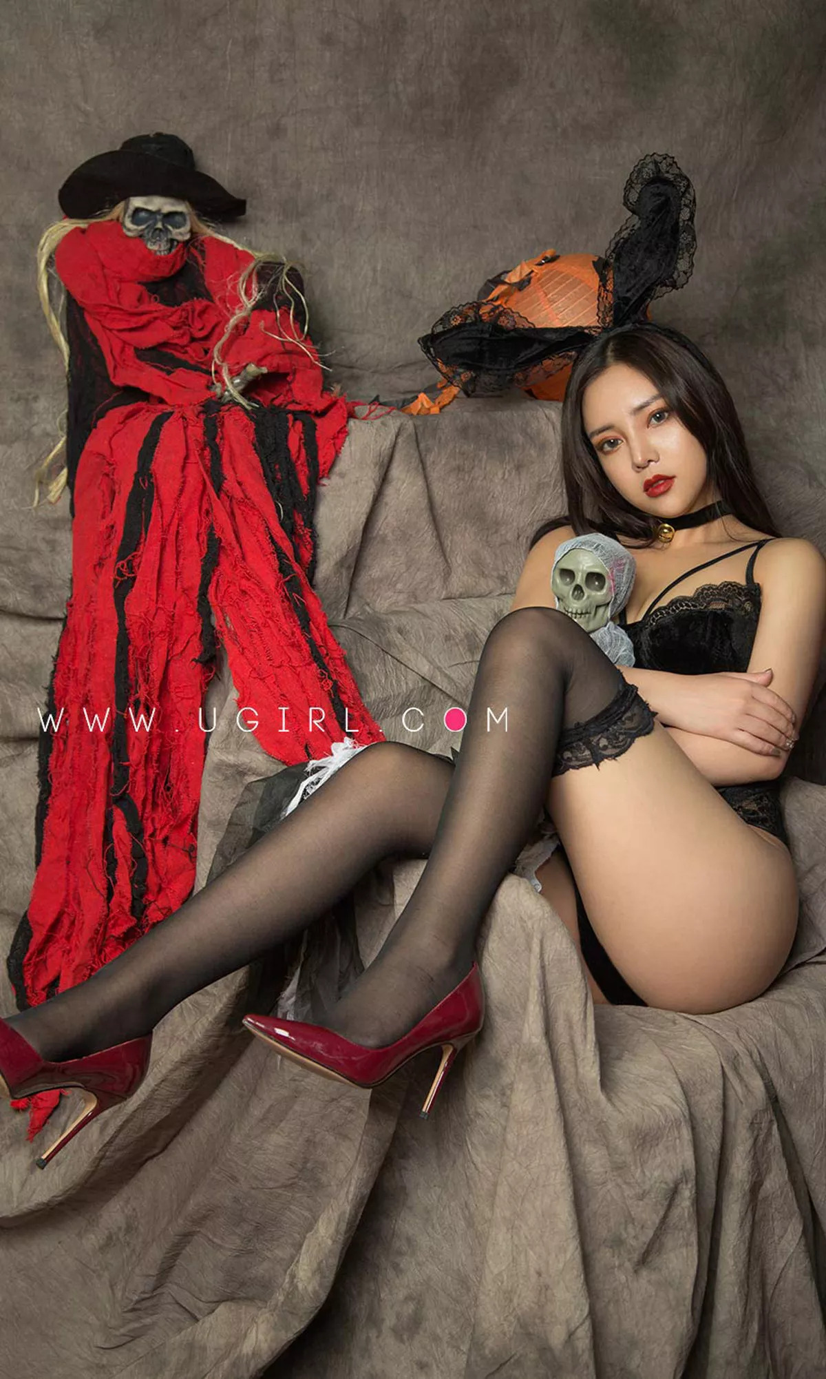 Xgyw.Org_[Ugirls爱尤物]No.1625_嫩模Anna苏拉私房黑色高叉连体衣+白色蕾丝内衣完美诱惑写真35P