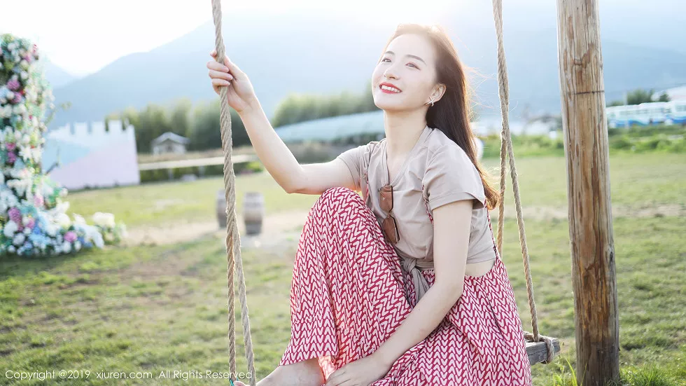 Xgyw.Org_XiuRen第1718期_嫩模艺儿拿铁室外帽子美少女清新甜美风靓丽迷人写真63P
