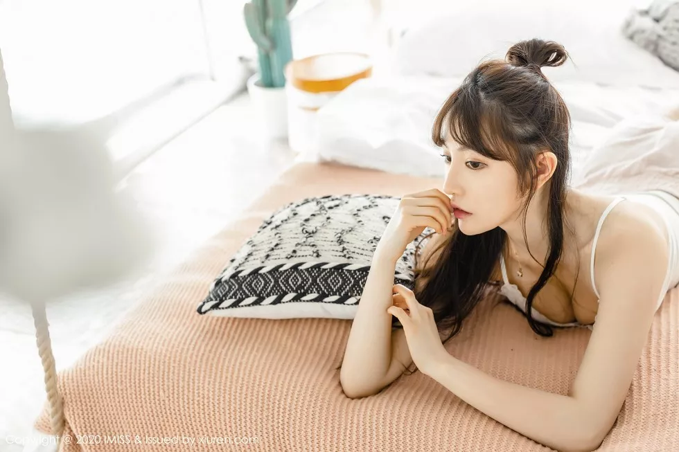 Xgyw.Org_[IMISS爱蜜社]Vol.457_气质女神Lynn刘奕宁私房超透连身裙露性感内衣撩人诱惑写真52P