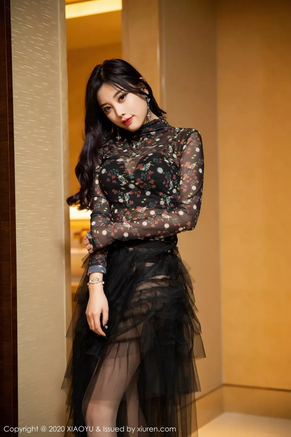 Xgyw.Org_[XiaoYu画语界]Vol.289_女神杨晨晨澳门旅拍华丽黑色吊裙透视秀完美身材诱惑写真86P