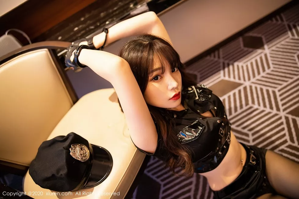 Xgyw.Org_XiuRen第2226期_女神芝芝Booty私房女警制服主题情趣内衣配黑丝袜魅惑写真80P