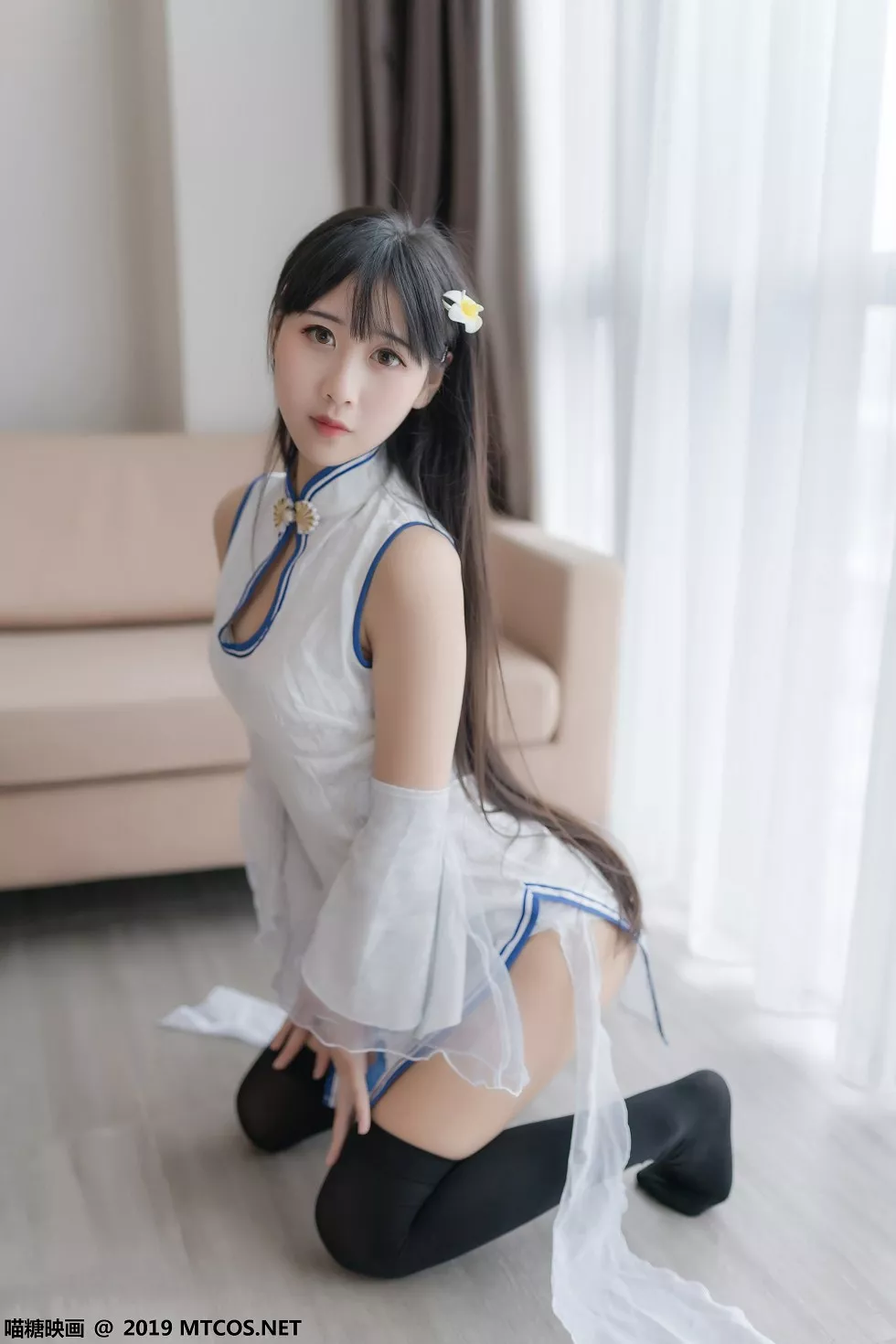 Xgyw.Org_[喵糖映画]Vol.066_美少女萌芽儿私房性感白色旗袍配黑色半截袜秀美腿写真41P