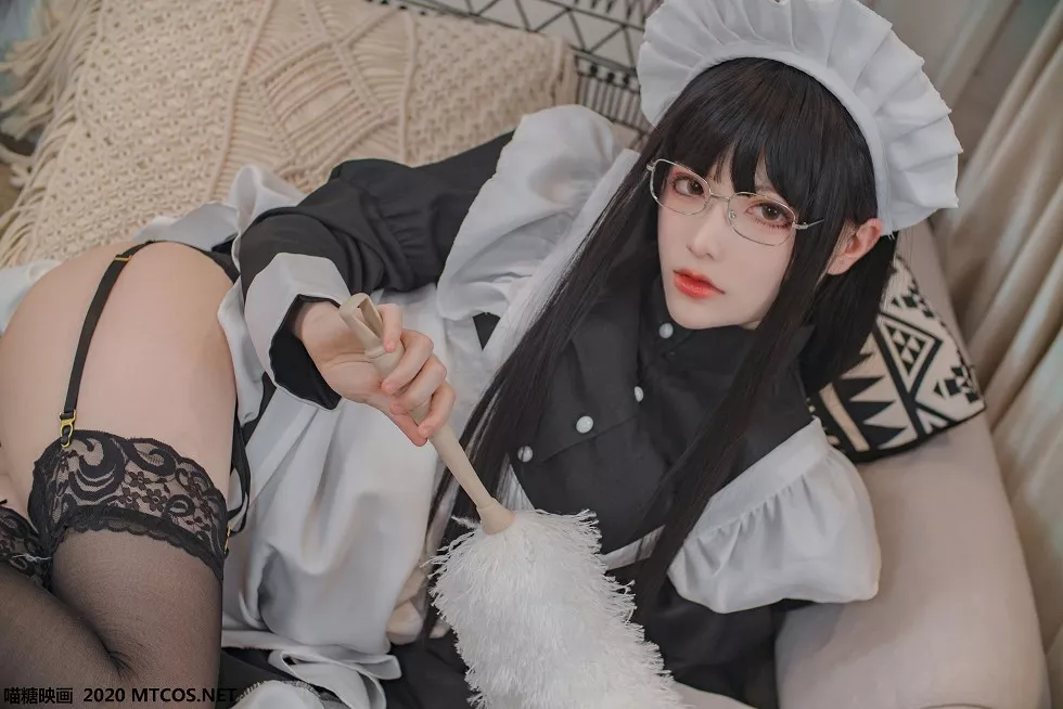 Xgyw.Org_[喵糖映画]Vol.120_眼镜美少女私房黑色女仆装配吊带黑丝袜性感红唇迷人写真36P
