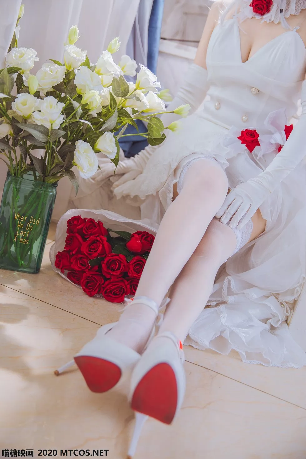 Xgyw.Org_[喵糖映画]Vol.123_COS妹子私房白色婚纱配白色蕾丝袜秀完美身材诱惑写真40P