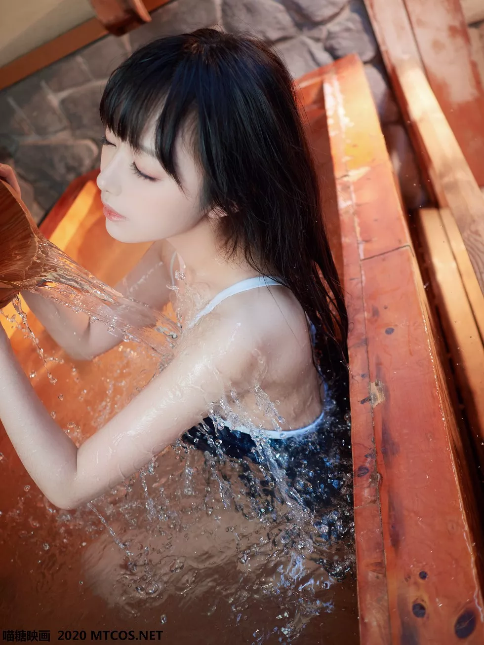 Xgyw.Org_[喵糖映画]Vol.144_大眼小美女温泉里性感死库水秀完美身材湿身迷人诱惑写真30P