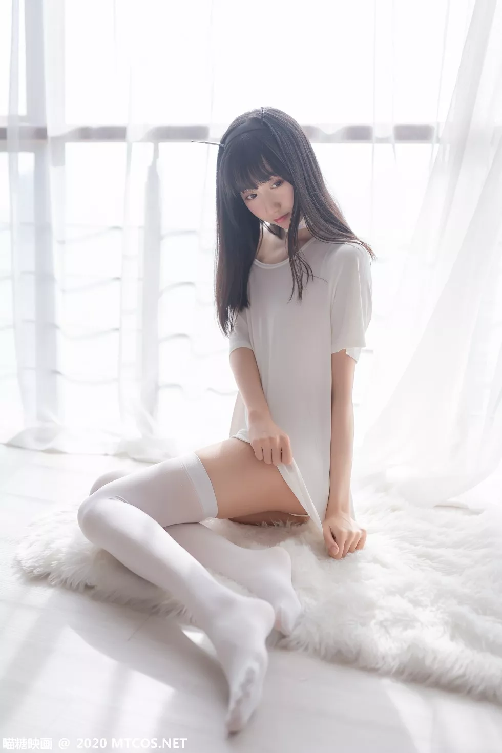 Xgyw.Org_[喵糖映画]Vol.170_白色短T美女居家私房性感白色内裤配白丝袜撩人诱惑写真76P