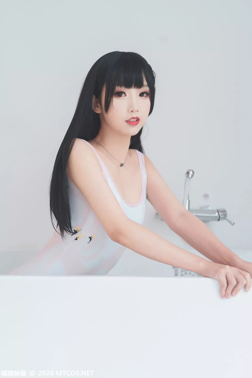 Xgyw.Org_[喵糖映画]Vol.167_高叉连体内衣美女私房浴缸里泡泡浴湿身秀完美身材性感写真41P