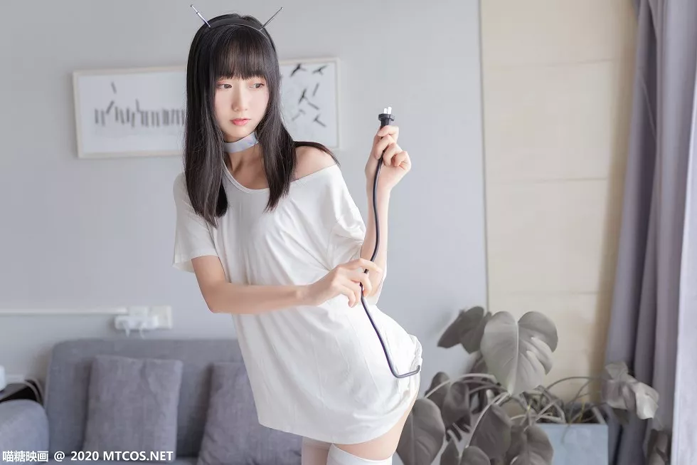 Xgyw.Org_[喵糖映画]Vol.170_白色短T美女居家私房性感白色内裤配白丝袜撩人诱惑写真76P