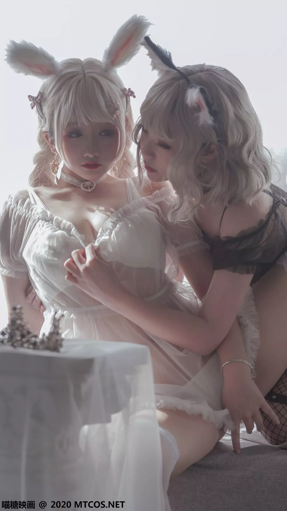 Xgyw.Org_[喵糖映画]Vol.200_性感姐妹花私房透视黑猫装加白色透视兔女郎撩人诱惑写真25P
