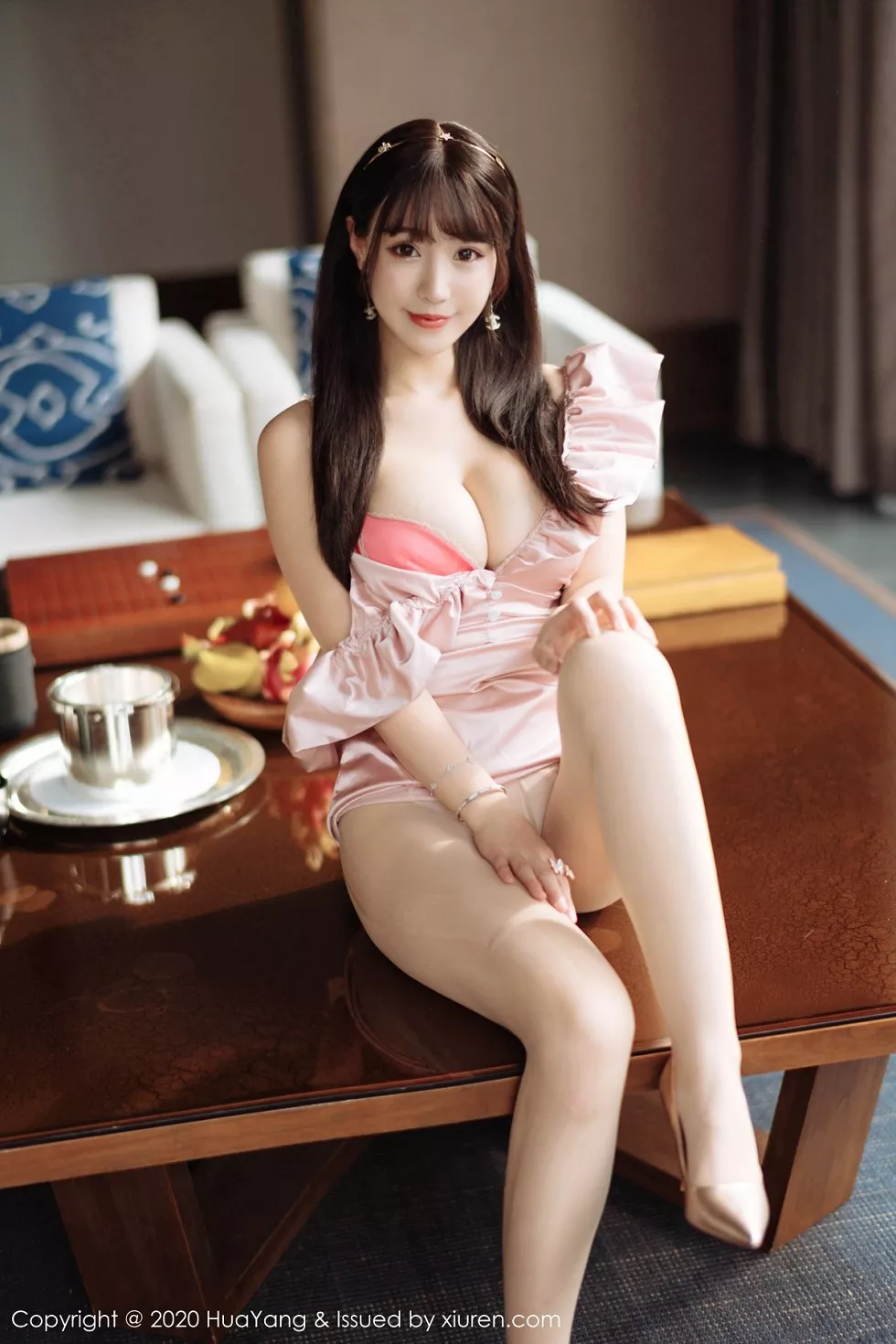 Xgyw.Org_[HuaYang花漾]Vol.265_女神朱可儿Flower三亚旅拍私房粉色深V礼裙秀豪乳诱惑写真60P